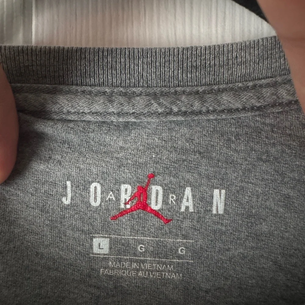 Air Jordan Graphic Tee Heather Grey Vertical Side Logo Men's Large T Shirt